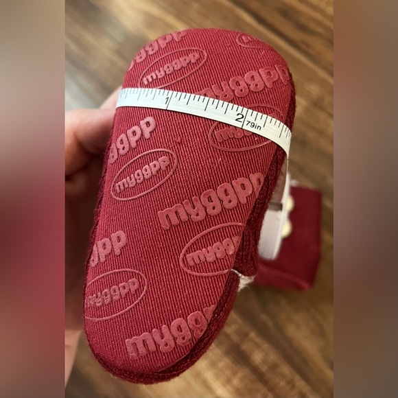 Baby booties red/maroon. Slippers one size. Myggpp - Picture 7 of 7